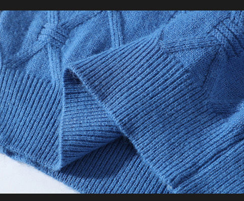 Men's Crew Neck Sweater Knitted with Thick Fabric and Patchwork Pattern in Winter